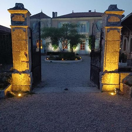 Maison d'hôtes La Grange Terrou à Saint-Germain-de-Confolens Extérieur photo