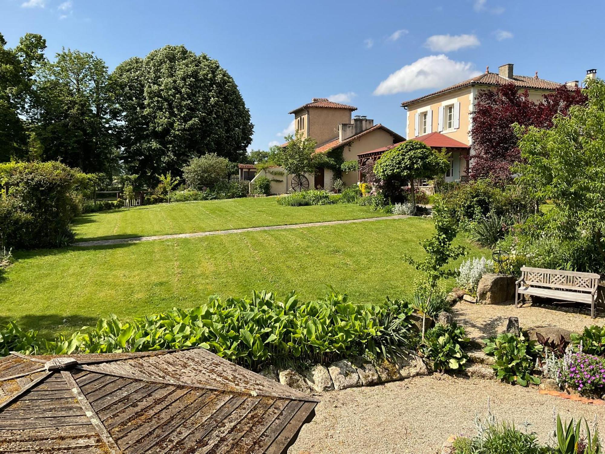 Maison d'hôtes La Grange Terrou à Saint-Germain-de-Confolens Extérieur photo